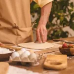 Kuchenne sztuczki kulinarne: Jak ułatwić sobie gotowanie i pieczenie