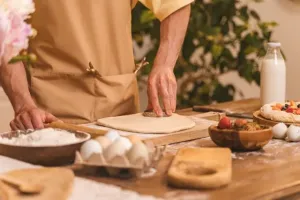 Kuchenne sztuczki kulinarne: Jak ułatwić sobie gotowanie i pieczenie